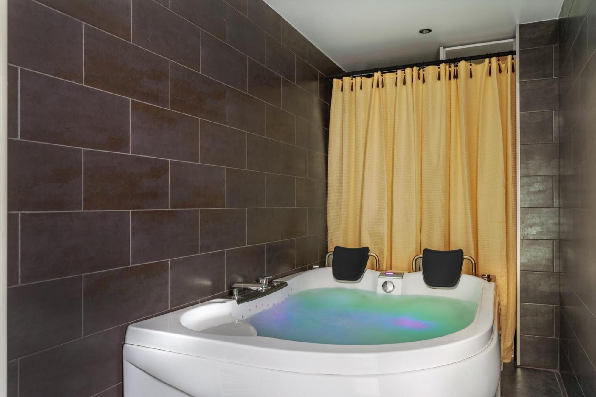Grand Chalet Standing Avec Jacuzzi A Chamrousse Ski 1750 المظهر الخارجي الصورة